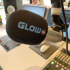 Glow FM past de programmering aan
